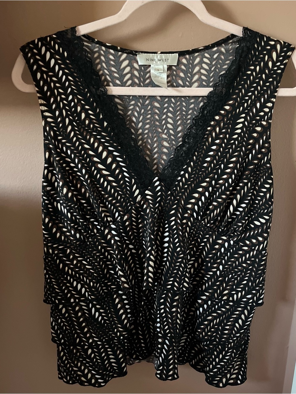Vintage 90s Y2K Nine West Black Cream & Brown Leaf-Print Sleeveless Ruffle Top